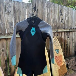 Womens Hyperflex shortie 2.5 size 8 wetsuit